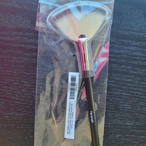 Younique Fan Brush